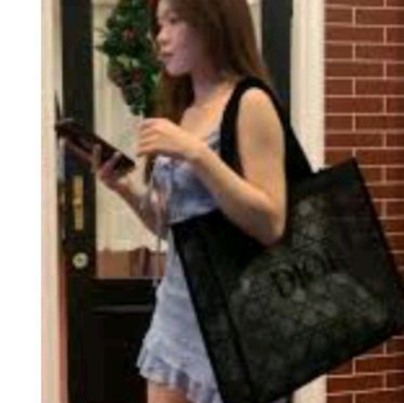 Dior Mesh Tote - Picture 5 of 5